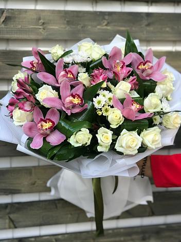 Букет цветов из: Розы и Хризантемы в Москаленках