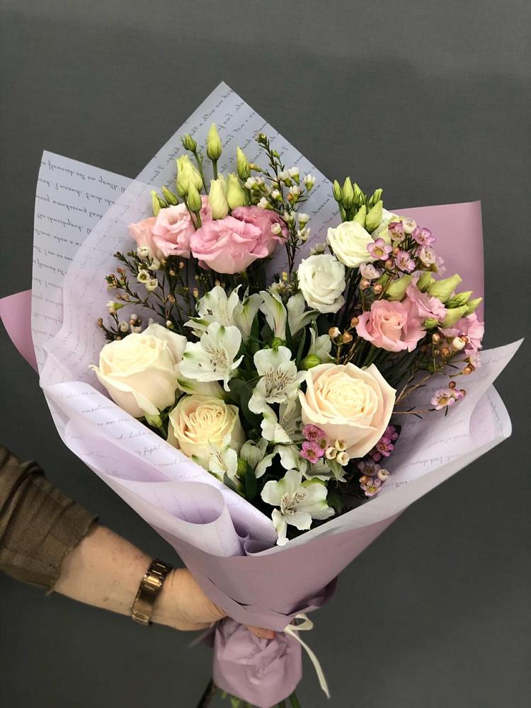 Букет цветов из: Альстромерии, Розы и Лизиантусы в Москаленках