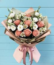 Букет цветов из:  Розы, Альстромерии и Лизиантусы в Москаленках