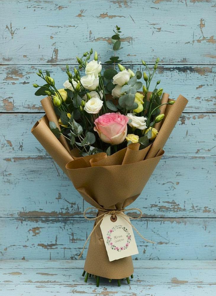 Букет цветов из: Розы и Лизиантусы в Москаленках