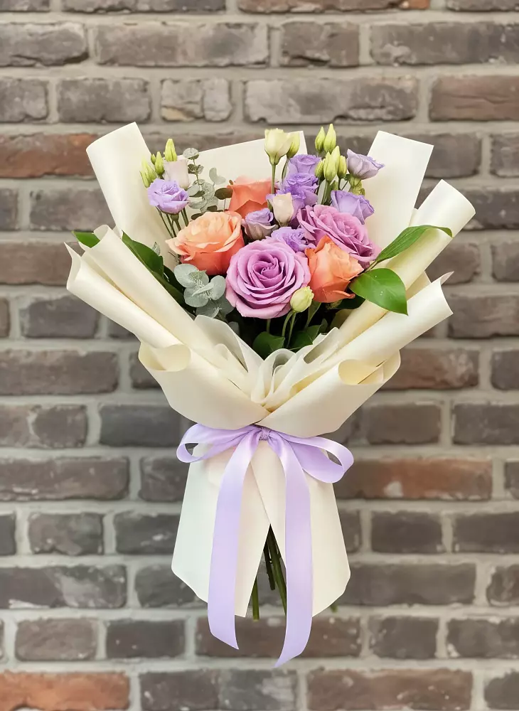 Букет цветов из: Лизиантусы и Розы в Москаленках