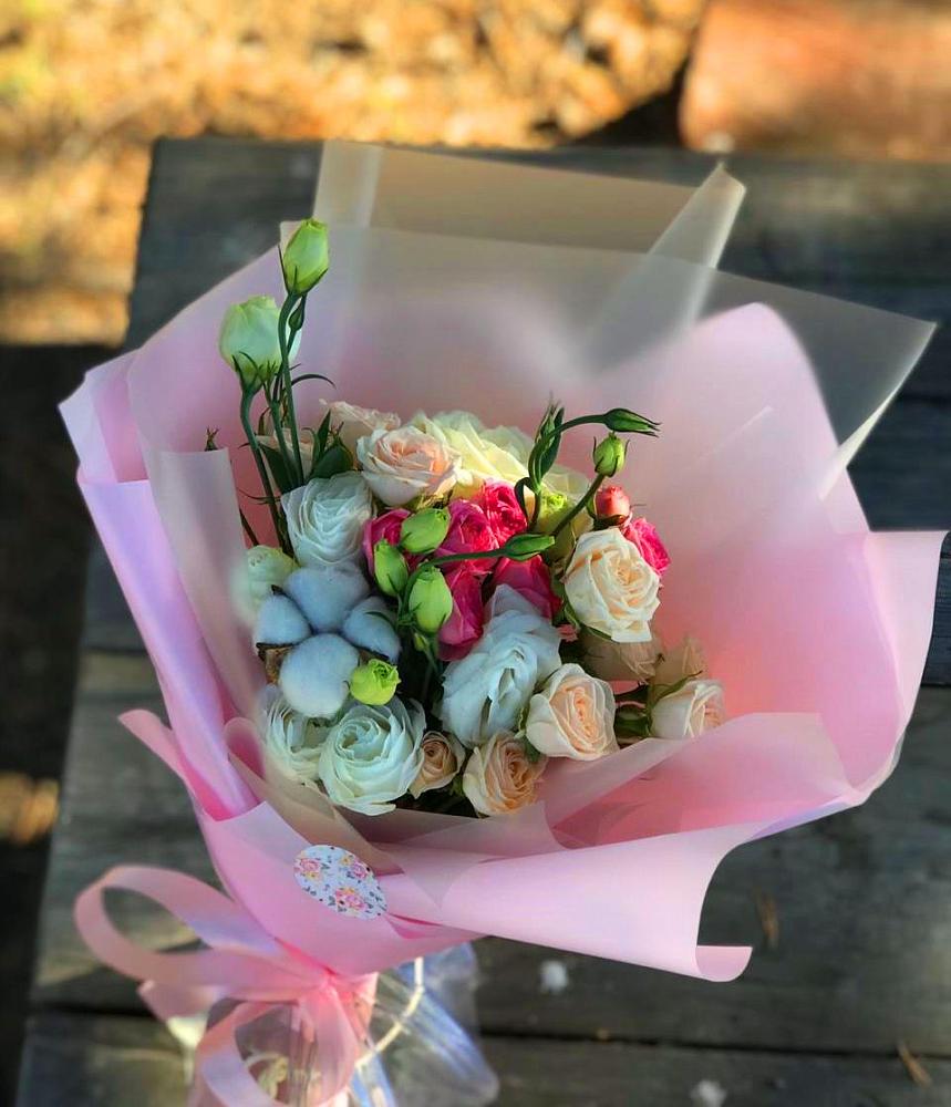 Букет цветов из: Розы и Лизиантусы в Москаленках