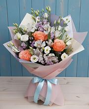 Букет цветов из:  Лизиантусы, Розы, Альстромерии и Гипсофила в Москаленках