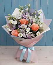 Букет цветов из:  Лизиантусы, Розы, Альстромерии и Гипсофила в Москаленках