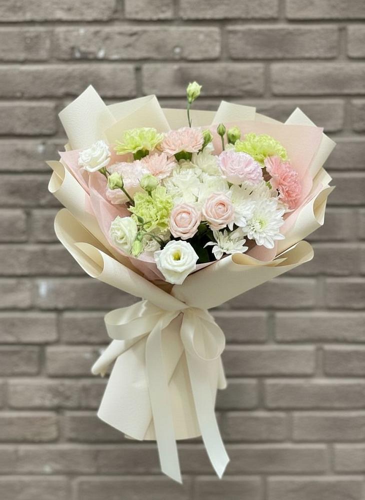 Букет цветов из: Гвоздики, Розы, Лизиантусы и Хризантемы в Москаленках