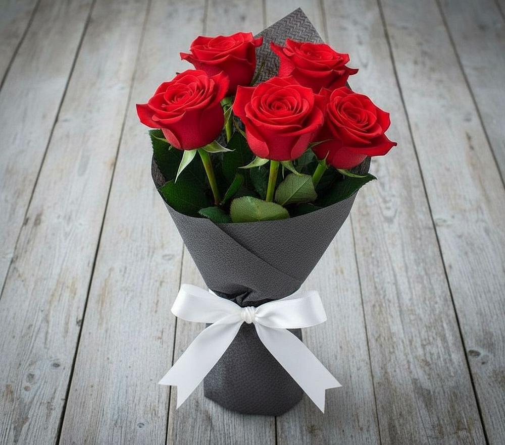 Букет 5 Красных роз Эдлесс Лав в Москаленках