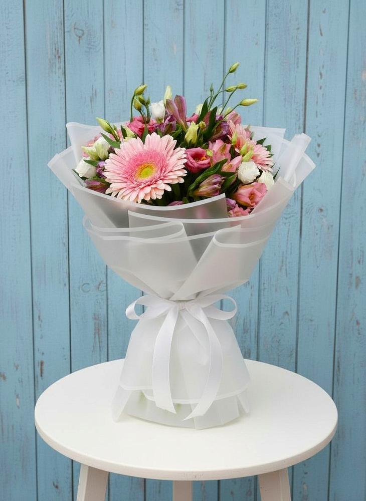 Букет цветов из: Герберы, Альстромерии и Лизиантусы в Москаленках