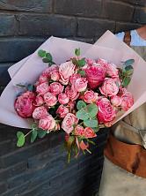 Букет розы в пальмах в Москаленках Букет цветов из: Розы в Москаленках
