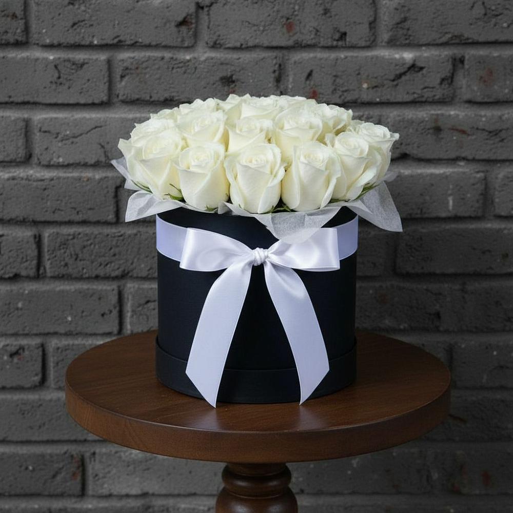 Цветочная композиция из Розы в шляпной коробке в Москаленках