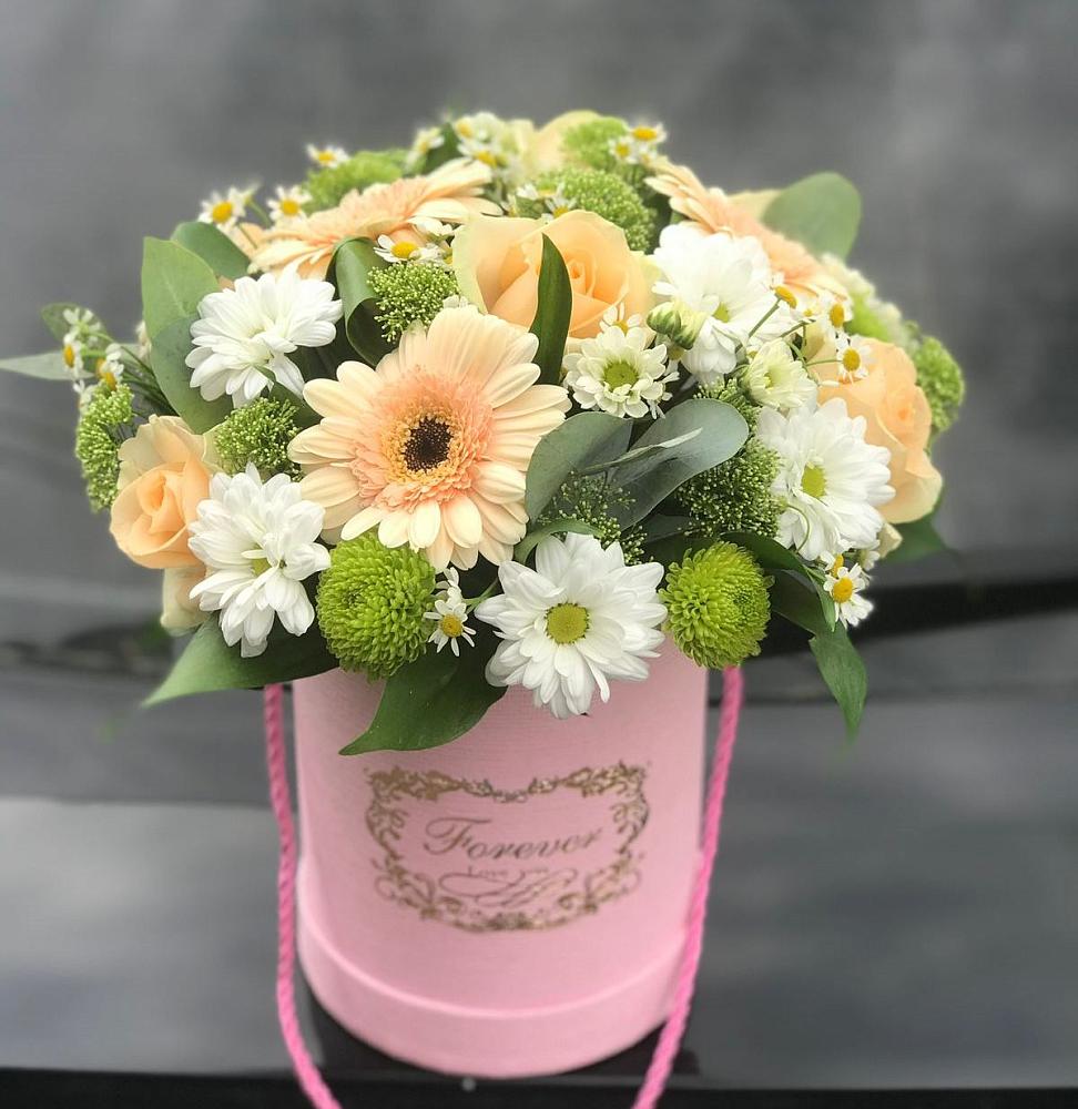 Цветочная композиция из Розы, Герберы и Хризантемы в шляпной коробке в Москаленках