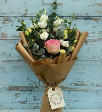 Букет цветов из:  Розы и Лизиантусы в Москаленках