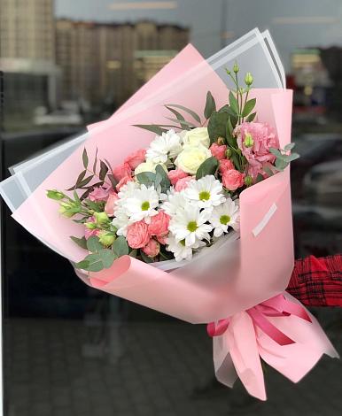Букет цветов из: Розы, Лизиантусы и Хризантемы в Москаленках