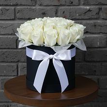 Цветочная композиция из Розы в шляпной коробке в Москаленках