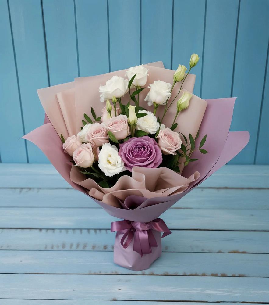 Букет цветов из: Розы и Лизиантусы в Москаленках